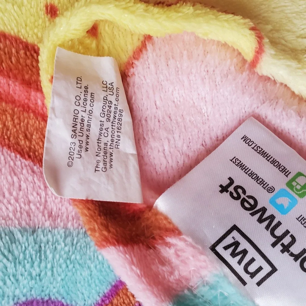 SANRIO HELLO KITTY POMPOMPURIN PLUSH BLANKET 40